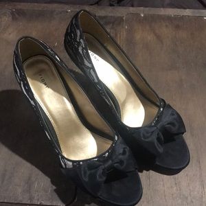 Peep toe lace heels 9W